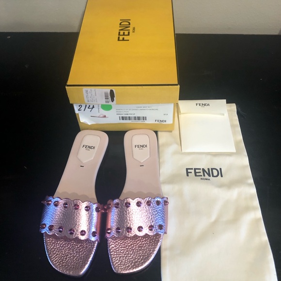 FENDI NWT FLAT STUD SANDALS Size 7.5 ROSA/STUDS - Picture 3 of 9